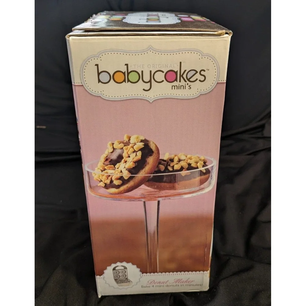 Babycakes mini's White Ceramic Coated Donut Maker Sprinkle with‎ Love